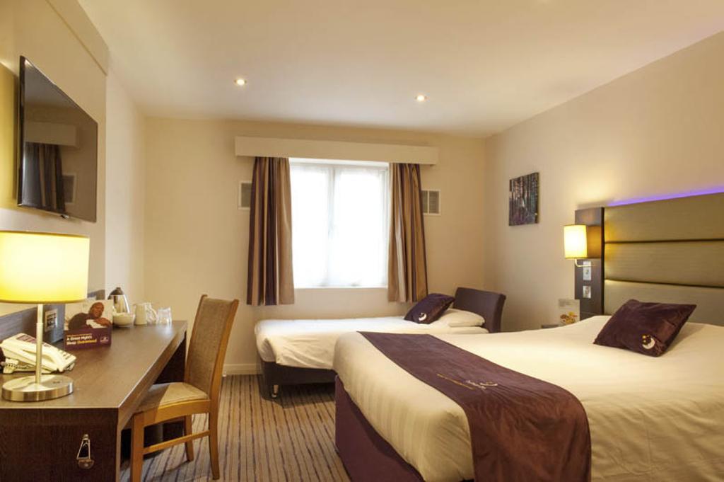 Premier Inn Aberdeen City Centre Стая снимка