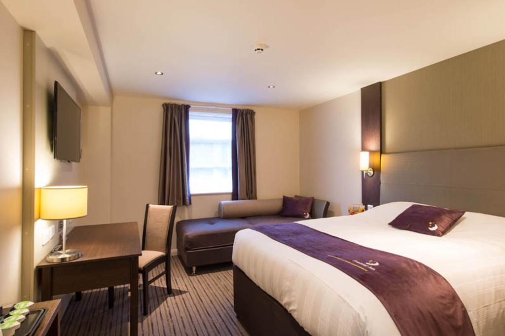 Premier Inn Aberdeen City Centre Стая снимка