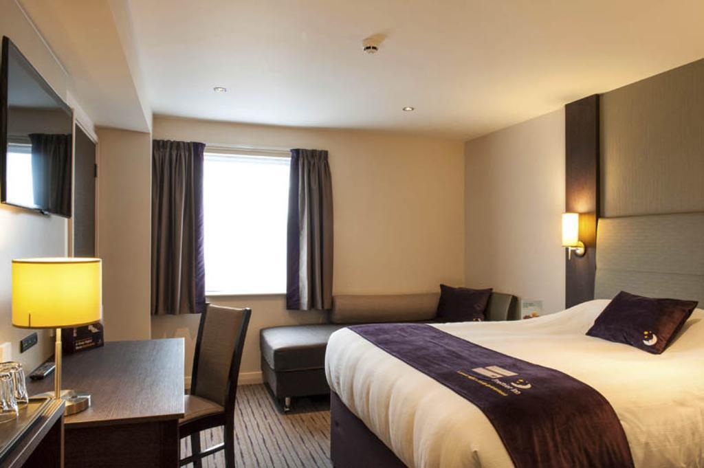 Premier Inn Aberdeen City Centre Стая снимка